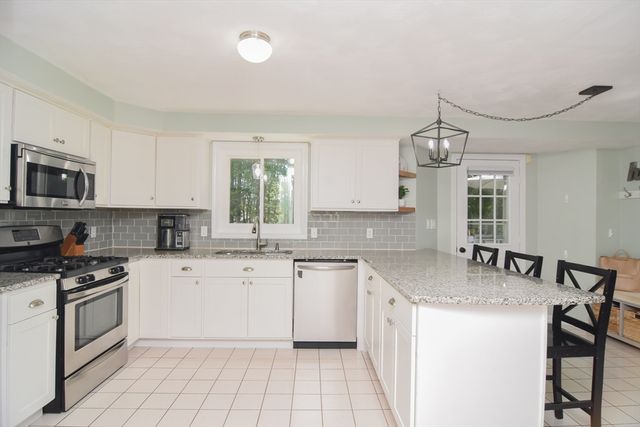 163 Old Ferry Dr, Methuen, MA 01844