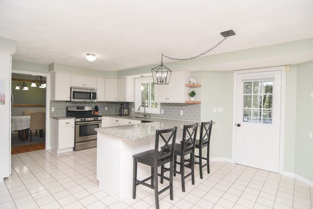 163 Old Ferry Dr, Methuen, MA 01844