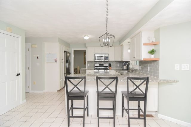 163 Old Ferry Dr, Methuen, MA 01844