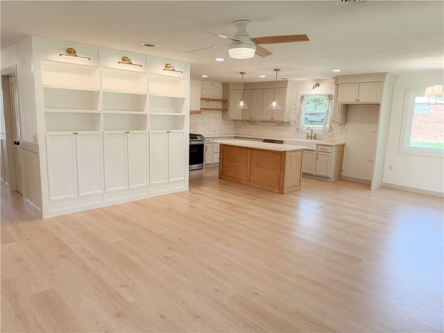 5811 S Primrose Road, Lowell, AR 72745