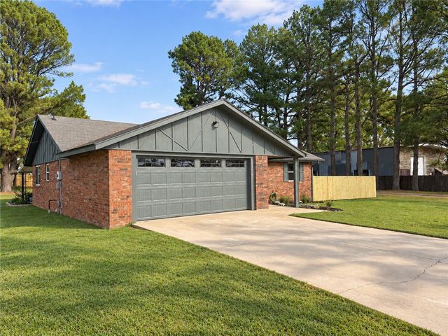 5811 S Primrose Road, Lowell, AR 72745