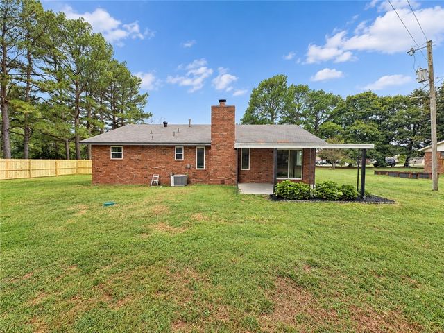 5811 S Primrose Road, Lowell, AR 72745
