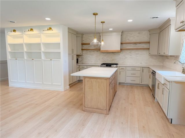 5811 S Primrose Road, Lowell, AR 72745