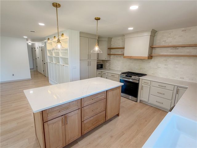 5811 S Primrose Road, Lowell, AR 72745