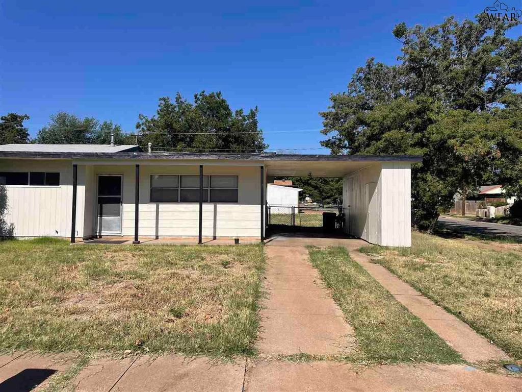 4300 BARNETT DRIVE, Wichita Falls, TX 76308