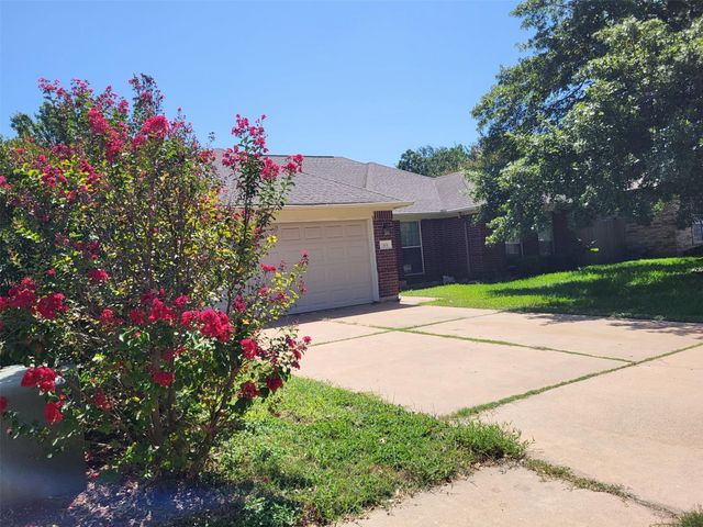 304 N Kings Canyon DR, Cedar Park, TX 78613