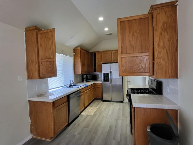 304 N Kings Canyon DR, Cedar Park, TX 78613