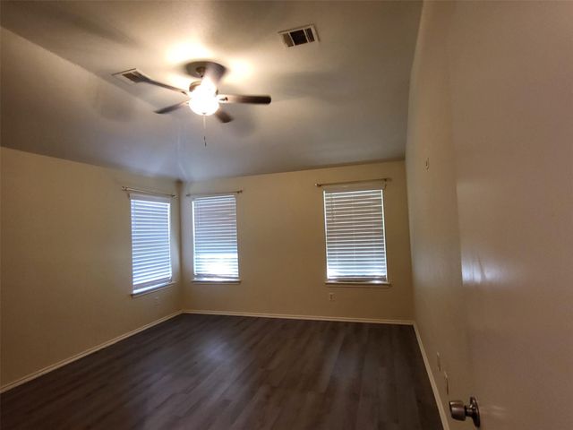 304 N Kings Canyon DR, Cedar Park, TX 78613