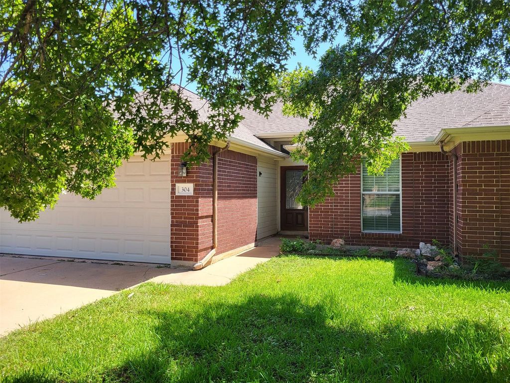 304 N Kings Canyon DR, Cedar Park, TX 78613