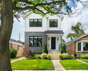 6224 N Keystone Avenue, Chicago, IL 60646