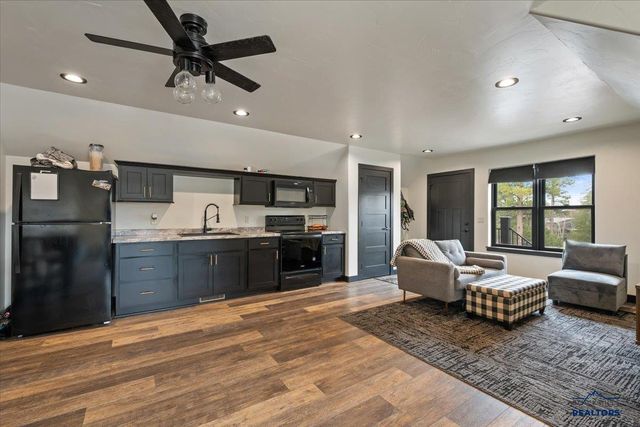 21252 CRESTVIEW DR, Lead, SD 57754