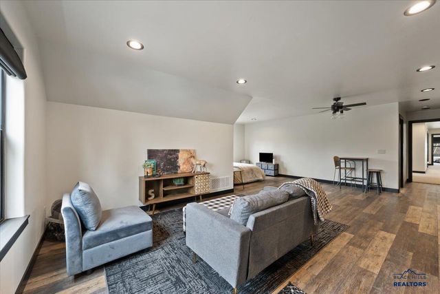 21252 CRESTVIEW DR, Lead, SD 57754