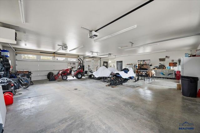 21252 CRESTVIEW DR, Lead, SD 57754