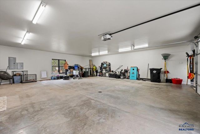 21252 CRESTVIEW DR, Lead, SD 57754