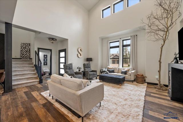 21252 CRESTVIEW DR, Lead, SD 57754