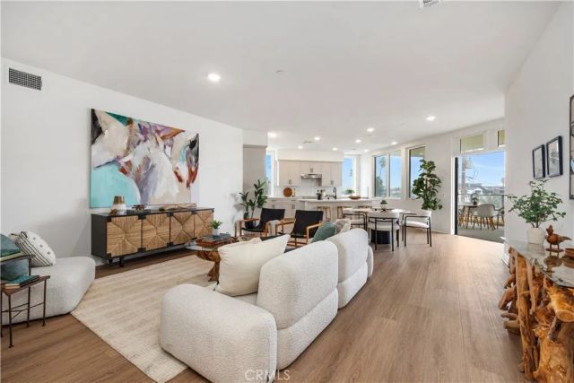 414 Main St 300, Huntington Beach, CA 92648