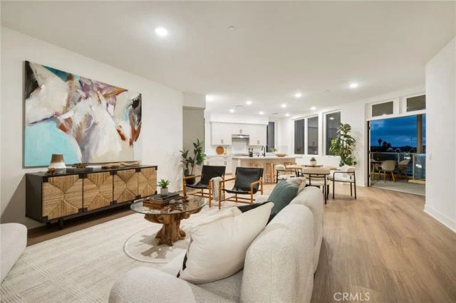 414 Main St 300, Huntington Beach, CA 92648