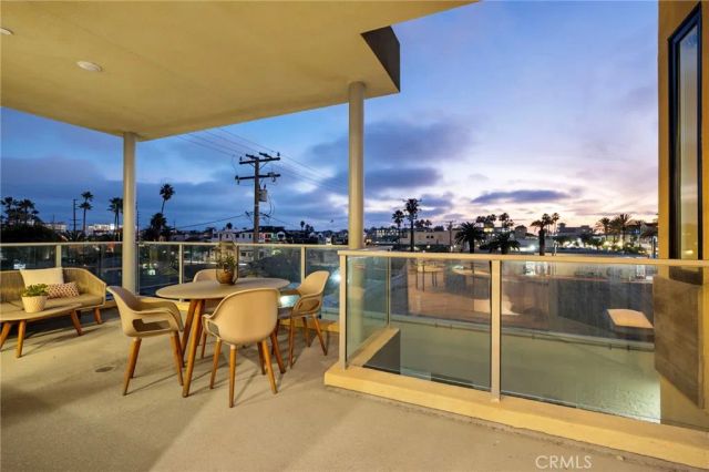 414 Main St 300, Huntington Beach, CA 92648