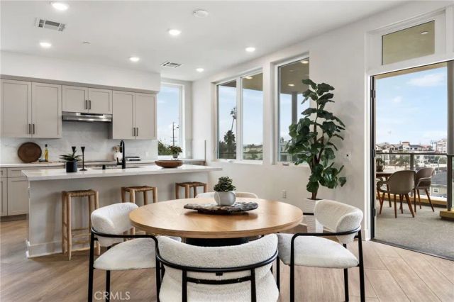 414 Main St 300, Huntington Beach, CA 92648