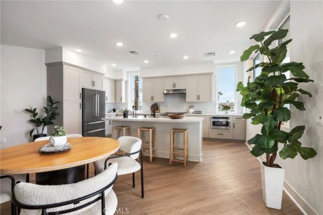 414 Main St 300, Huntington Beach, CA 92648