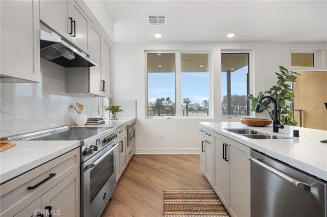 414 Main St 300, Huntington Beach, CA 92648