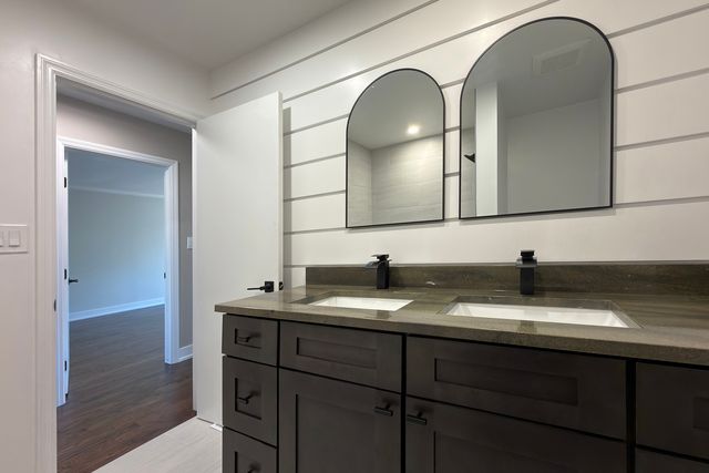 823 Banyan Drive, Elk Grove Village, IL 60007