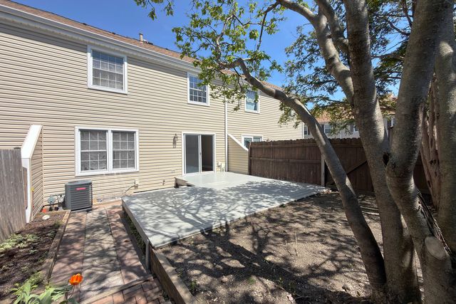 823 Banyan Drive, Elk Grove Village, IL 60007