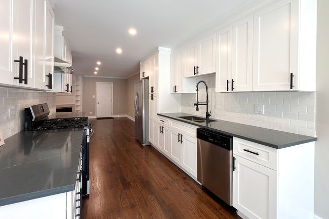 823 Banyan Drive, Elk Grove Village, IL 60007