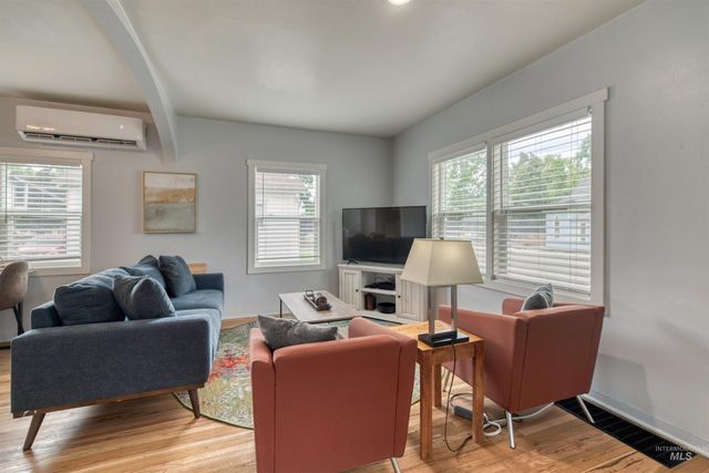 515 S 16th Ave, Caldwell, ID 83605