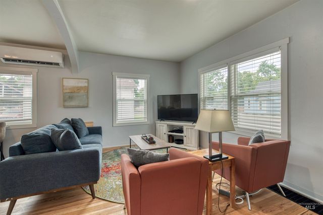 515 S 16th Ave, Caldwell, ID 83605
