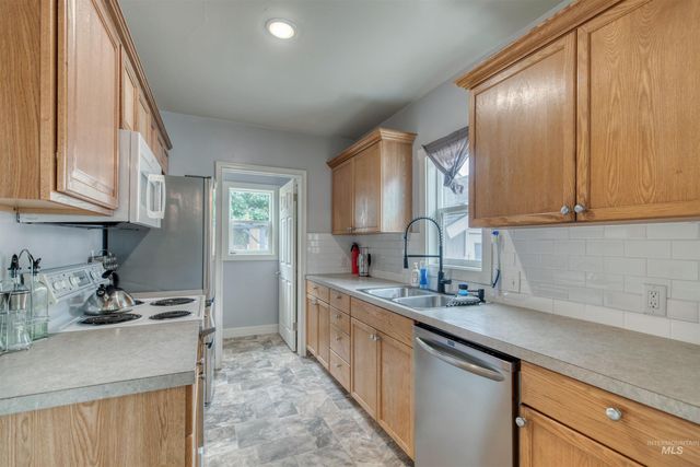 515 S 16th Ave, Caldwell, ID 83605