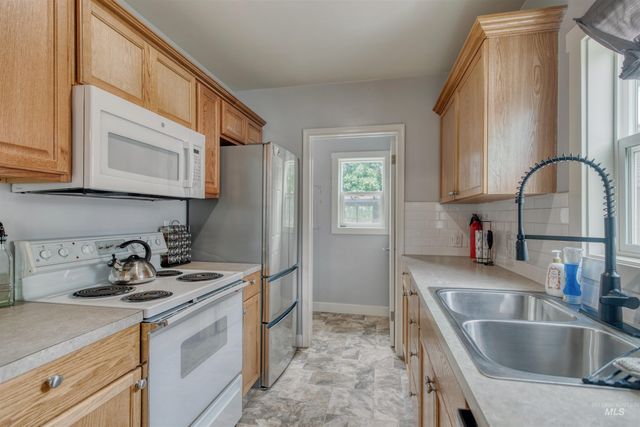 515 S 16th Ave, Caldwell, ID 83605