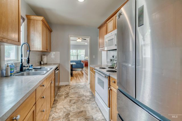 515 S 16th Ave, Caldwell, ID 83605