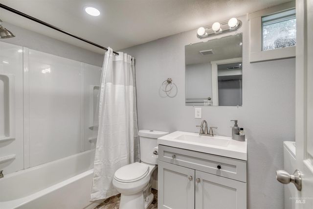515 S 16th Ave, Caldwell, ID 83605