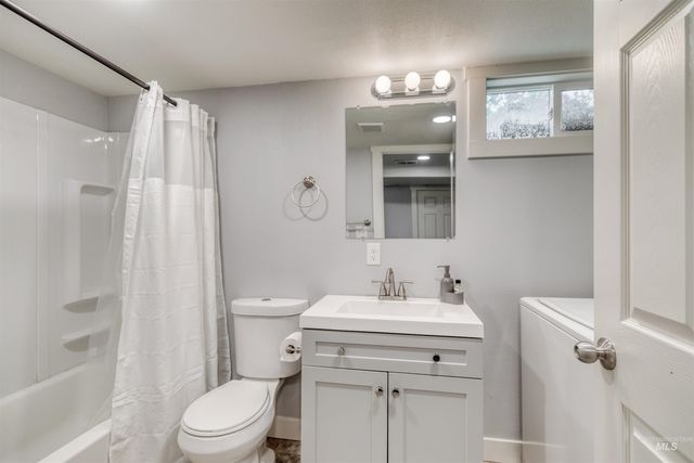 515 S 16th Ave, Caldwell, ID 83605