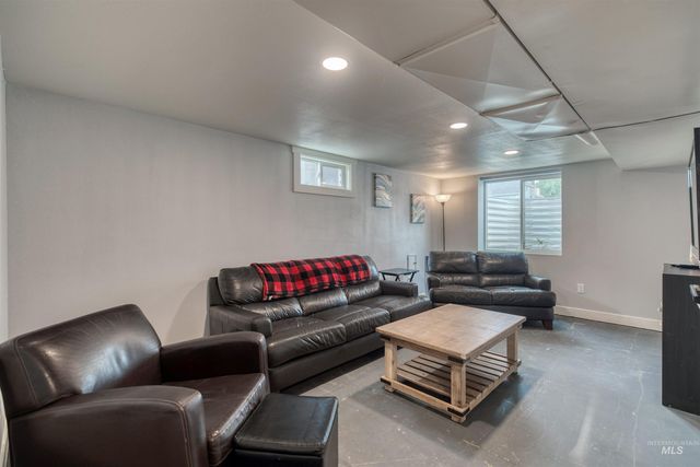 515 S 16th Ave, Caldwell, ID 83605