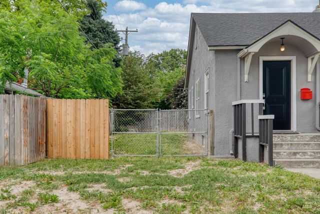 515 S 16th Ave, Caldwell, ID 83605