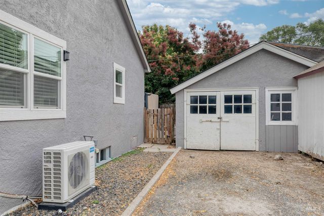 515 S 16th Ave, Caldwell, ID 83605