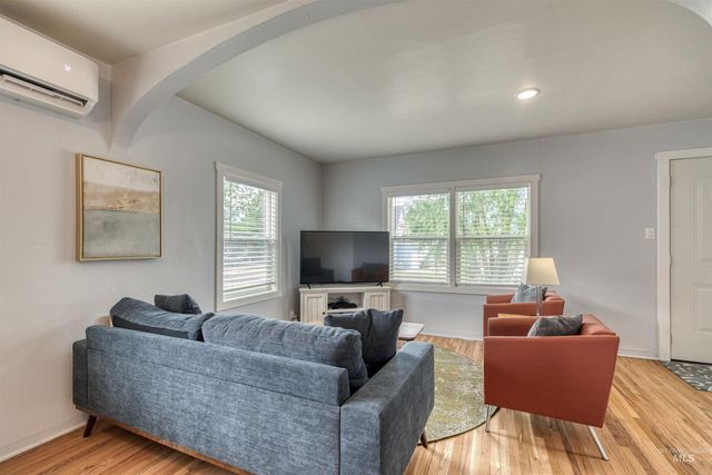 515 S 16th Ave, Caldwell, ID 83605