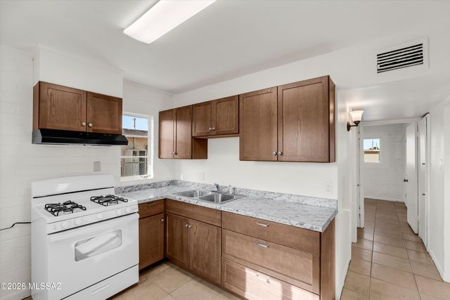 3012 E Proctor Vista, Tucson, AZ 85713