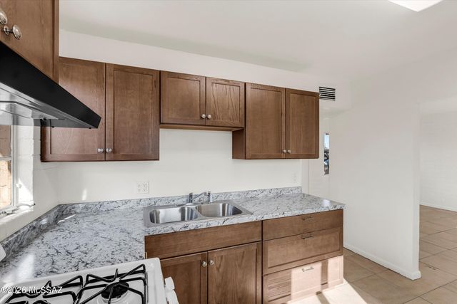 3012 E Proctor Vista, Tucson, AZ 85713