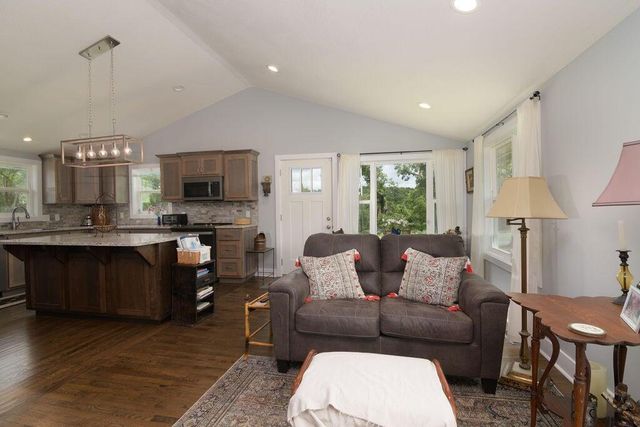 10565 W State Highway 76, Cape Fair, MO 65624