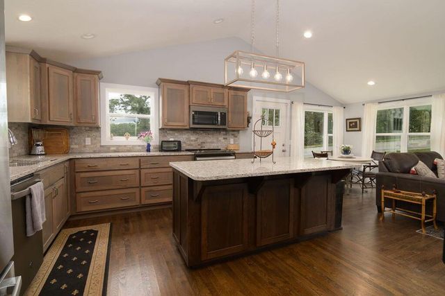 10565 W State Highway 76, Cape Fair, MO 65624