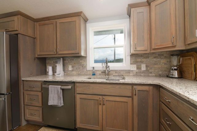 10565 W State Highway 76, Cape Fair, MO 65624