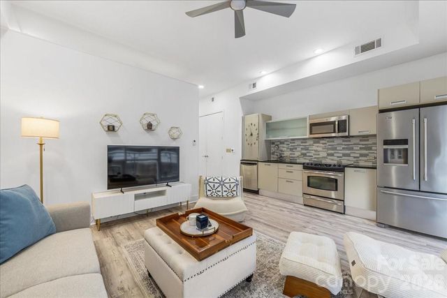 1133 Metropolitan Avenue 211, Charlotte, NC 28204