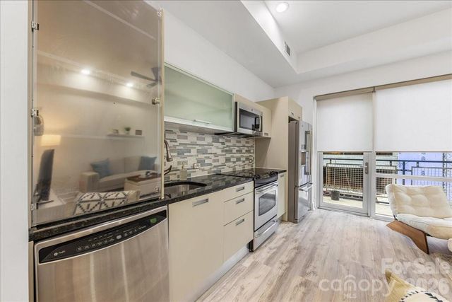 1133 Metropolitan Avenue 211, Charlotte, NC 28204