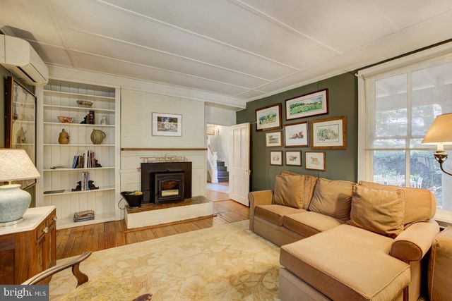 403 6TH AVE, Washington Grove, MD 20880