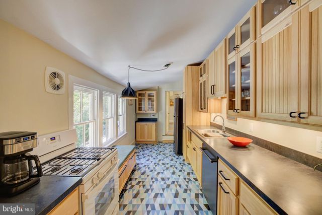 403 6TH AVE, Washington Grove, MD 20880