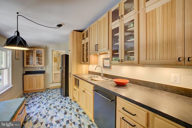 403 6TH AVE, Washington Grove, MD 20880