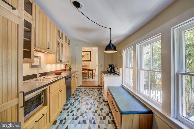 403 6TH AVE, Washington Grove, MD 20880